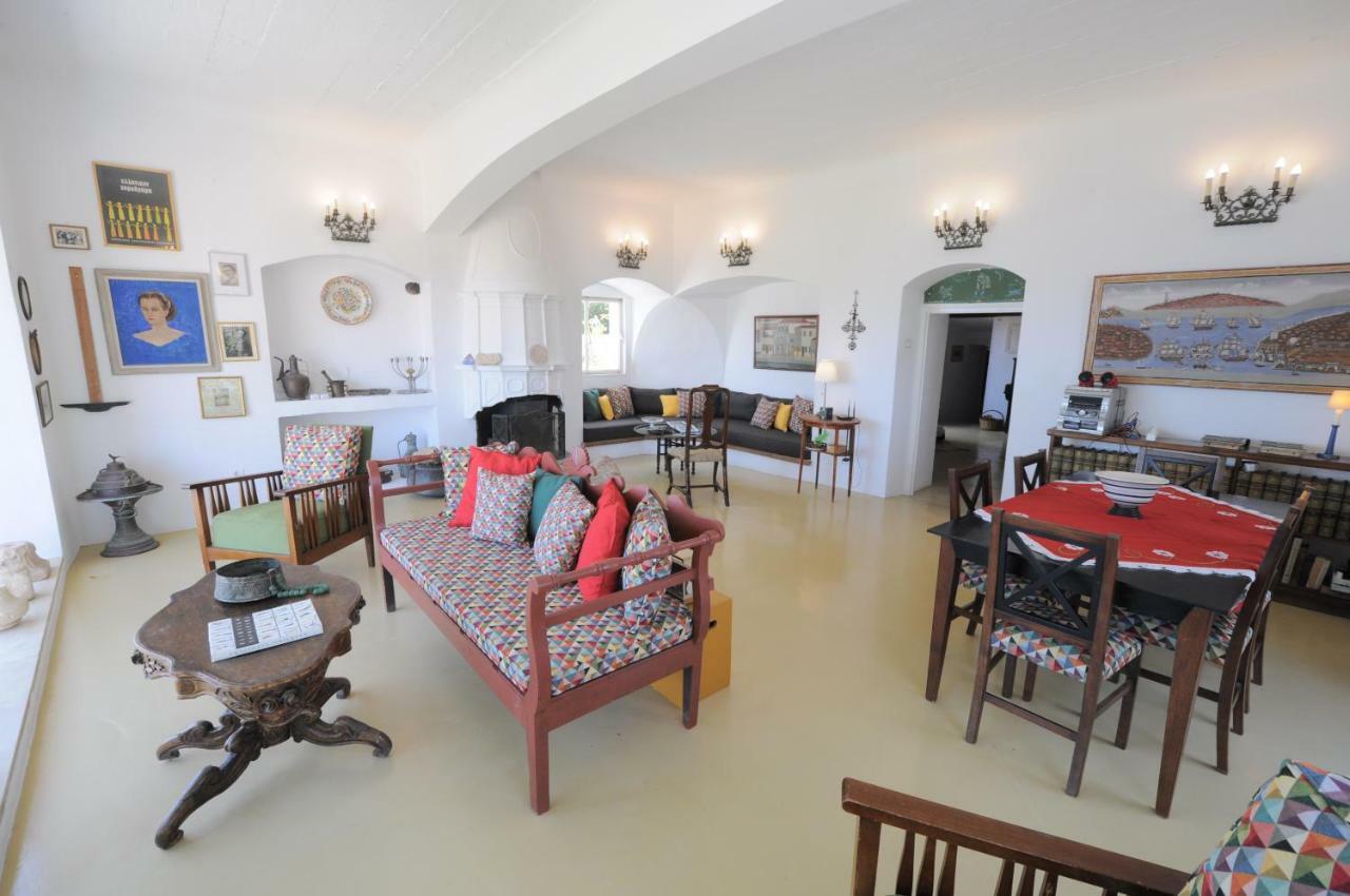 Rallou House Hydra Bagian luar foto